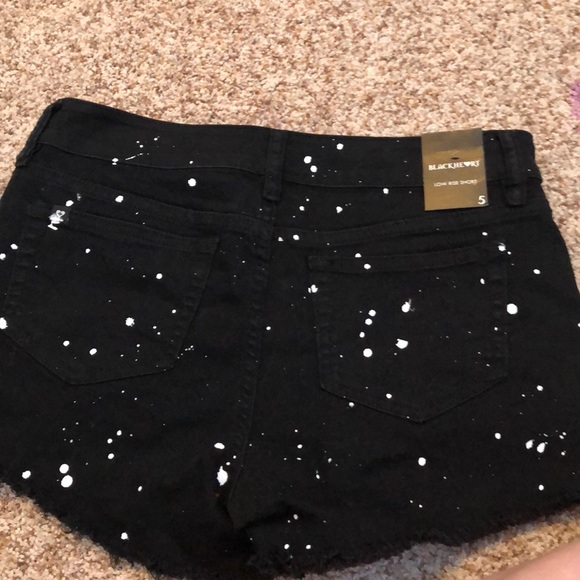 Black shorts - Picture 2 of 2